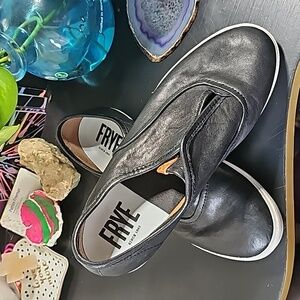 Frye Women's Leather slip on shoe 7.5